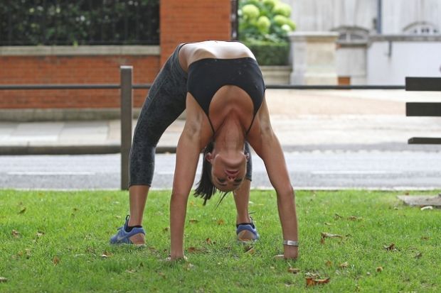 manekenka-so-elasticnost-na-vrvna-gimnasticarka-1