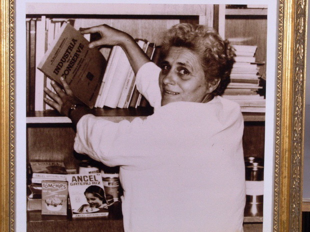 teta-vegeta-ova-e-zenata-koja-go-napravi-zacinot-na-naseto-detstvo-02.jpg