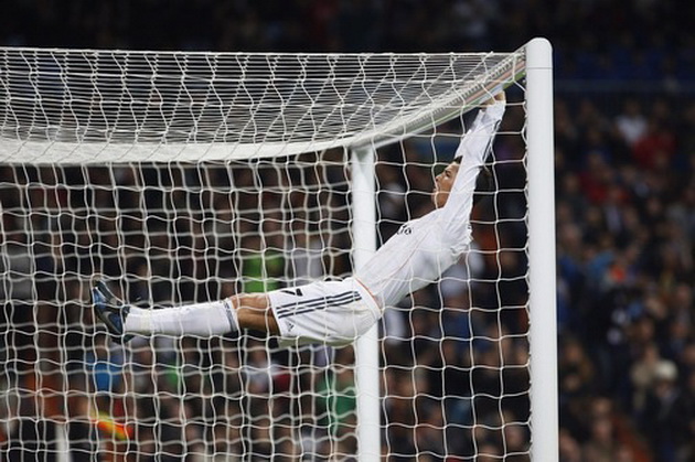 dokazi-deka-ronaldo-ne-e-obicen-covek-dnevno-diga-po-16-tojoti-i-trca-pobrzo-od-brziot-voz-3.jpg