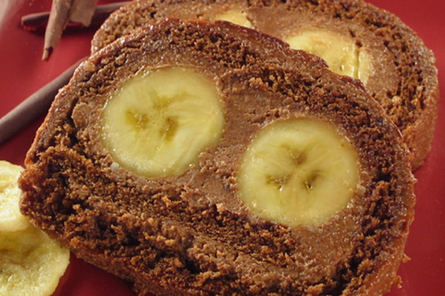 brz-recept-bez-pecenje-cokoladen-rolat-so-banana-i-biskviti-01.jpg