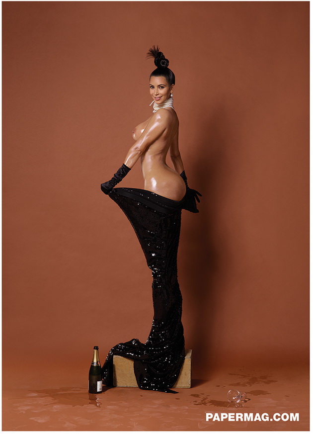 kim-kardashian-potpolno-gola-balansira-sampanj-so-zadnikot-4.jpg