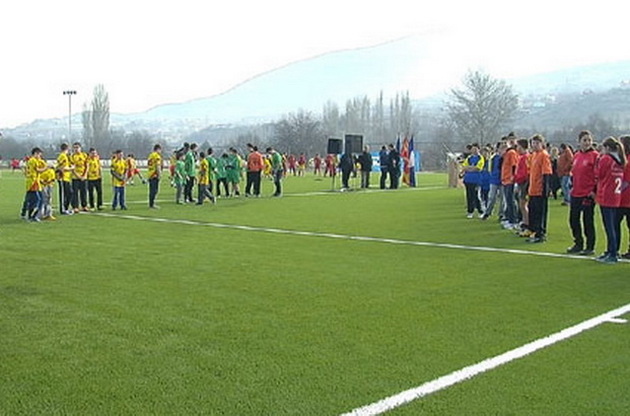 ohrigani-dobija-fudbalski-teren-donacija-od-ffm-01.jpg