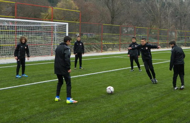ohrigani-dobija-fudbalski-teren-donacija-od-ffm-02.jpg