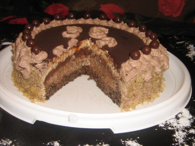 podgotvete-krckava-torta-so-napolitanki-za-vasite-najmili-01