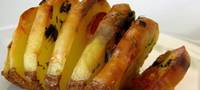 podgotvete-krckav-pecen-kompir-so-slanina-povekje.jpg