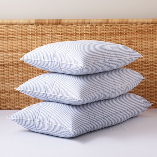 basic-stripe-bed-pillow.jpgna-kolku-vreme-treba-da-gi-menuvame-predmetite-koi-sekojdnevno-gi-koristime-7