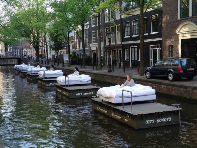 amsterdam-denes-vreme-e-za-relaksacija-na-kreveti-na-voda-01.jpg