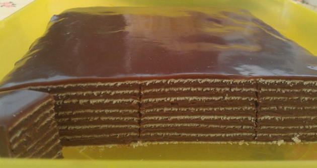 najvkusniot-cokoladen-kolac-bez-pecenje-so-fantasticna-glazura-01.jpg