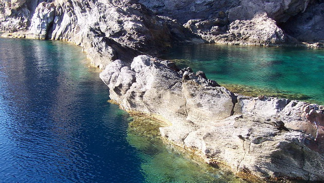 7-kristalno-cisti-prirodni-bazeni-vo-italija-05.jpg