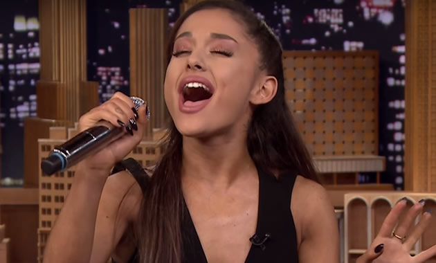 ariana-grande-sovrsheno-gi-imitira-britni-spirs-i-kristina-agilera-01.jpg