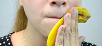 zosto-ja-frlate-korata-od-bananite-ne-ni-pretpostavuvate-kolku-e-zdrava-povekje.jpg