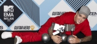 dzastin-biber-dominirashe-na-mtv-ema-2015-so-5-osvoeni-nagradi-01-povekje