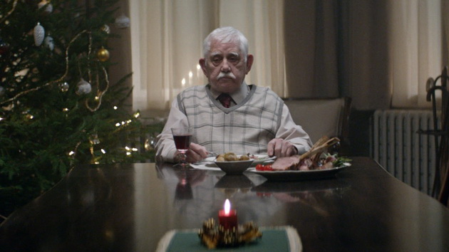 emotivna-bozikna-reklama-za-osamen-dedo-pronajdete-vreme-pred-da-bide-predocna-video-01.jpg