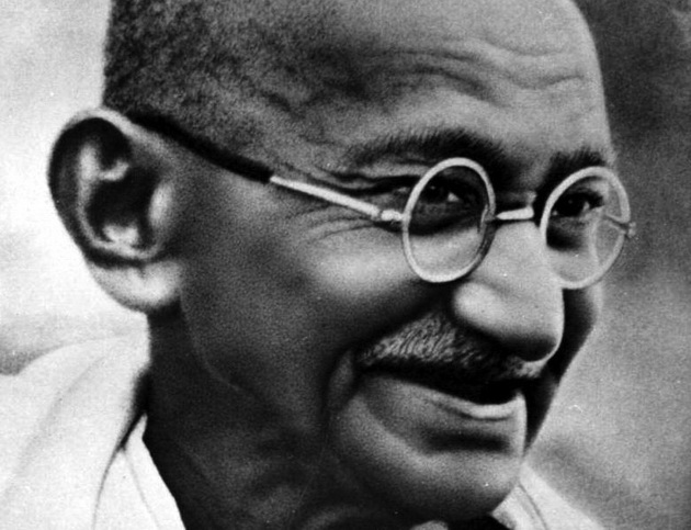 mudrosti-od-mahatma-gandi-edinstven-nacin-da-ziveesh-e-da-gi-ostavish-drugite-da-ziveat-001.jpeg