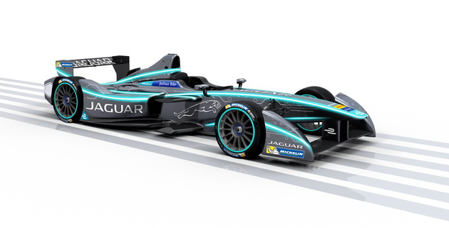 jaguar-se-vraka-na-trkackite-pateki-2.jpg