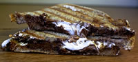desert-za-5-minuti-tost-so-topeno-cokolado-povekje.jpg