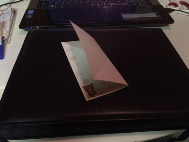 Napravi-sam-interesen-trik-za-pravenje-origami-bukmarkeri-03