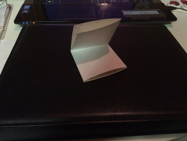 Napravi-sam-interesen-trik-za-pravenje-origami-bukmarkeri-05