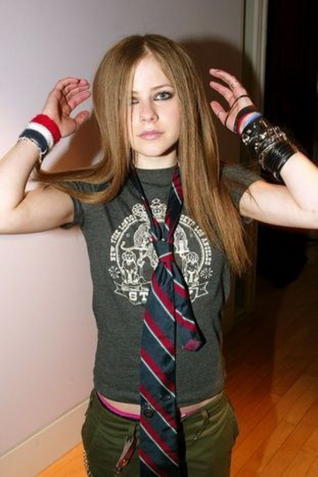 nosenje-plasticni-alki-patiki-so-kocki-myspace-shto-pravevme-pred-10-godini-04.jpg