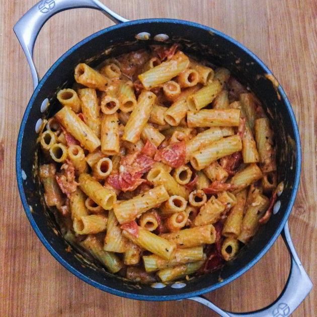 recept-na-denot-makaroni-so-rastopen-kashkaval-i-kulen-1.jpg