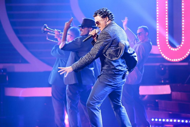 daniel-kajmakoski-so-vikleri-na-glava-havajski-ten-i-energicna-imitacija-na-bruno-mars-go-magepsa-zirito-na-tlzp-01.jpg