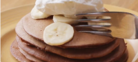 Slatko-zadovolstvo-amerikanski-palacinki-so-banana-i-Neskvik-01-povekje