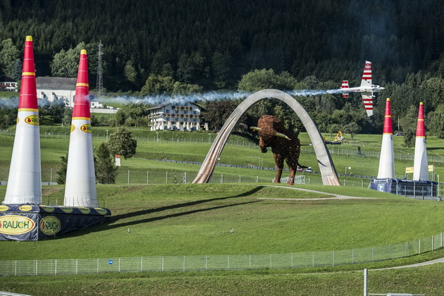 red-bull-air-race-2016-od-pustinskata-bura-direktno-vo-nov-triler-pod-alpite-02.jpg