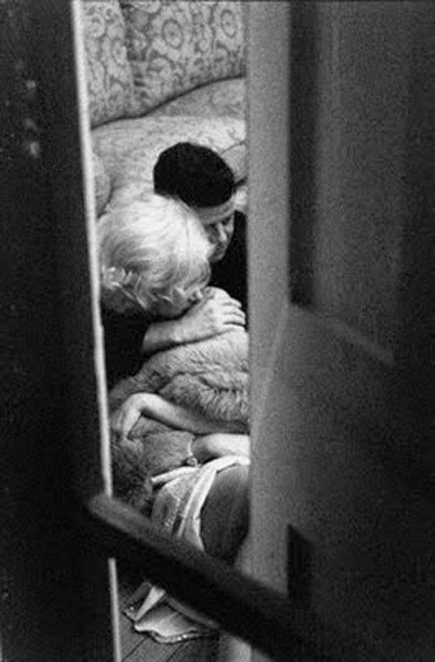 vo-najintimno-izdanie-retko-videni-fotografii-od-poznatite-13.jpg