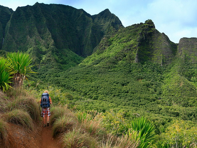 Kalalau-trail-Na-Pali-coastline-aurora-photos-alamy.jpg