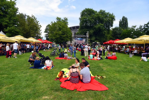 gurmanska-nedela-vo-gradski-park-po-povod-10-godini-na-sovetot-na-stranskite-investitori-pri-stopanska-komora-makedonija-5.jpg