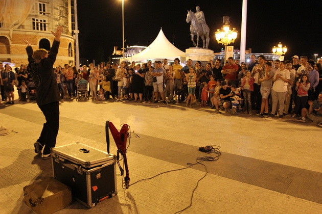 sesti-den-baskerfest-vo-skopje-artistite-se-vljubija-vo-gradot-7.jpg