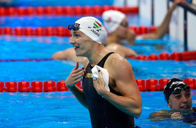 zoshto-plivacite-na-olimpijadata-nosat-po-dve-kapi-2.jpg