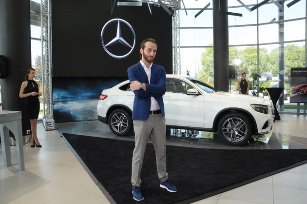 makedonecot-slavce-tanevski-go-dizajnirase-noviot-mercedes-benz-glc-coupe-i-go-pretstavi-svoeto-delo-vo-makedonija-11.jpg