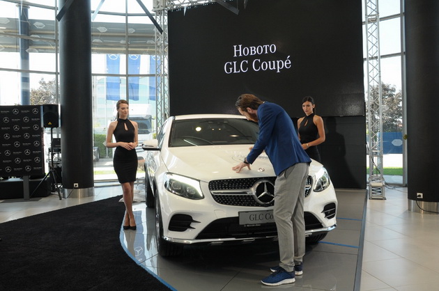 makedonecot-slavce-tanevski-go-dizajnirase-noviot-mercedes-benz-glc-coupe-i-go-pretstavi-svoeto-delo-vo-makedonija-4.jpg