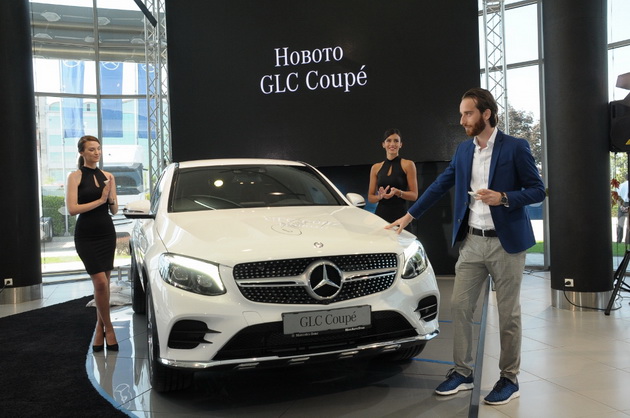 makedonecot-slavce-tanevski-go-dizajnirase-noviot-mercedes-benz-glc-coupe-i-go-pretstavi-svoeto-delo-vo-makedonija-5.jpg