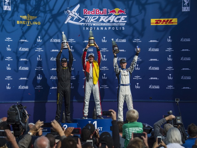 germanecot-dolderer-ja-obezbedi-titulata-na-sampionatot-red-bull-air-race-so-istoriska-pobeda-vo-indijanapolis-1.jpg