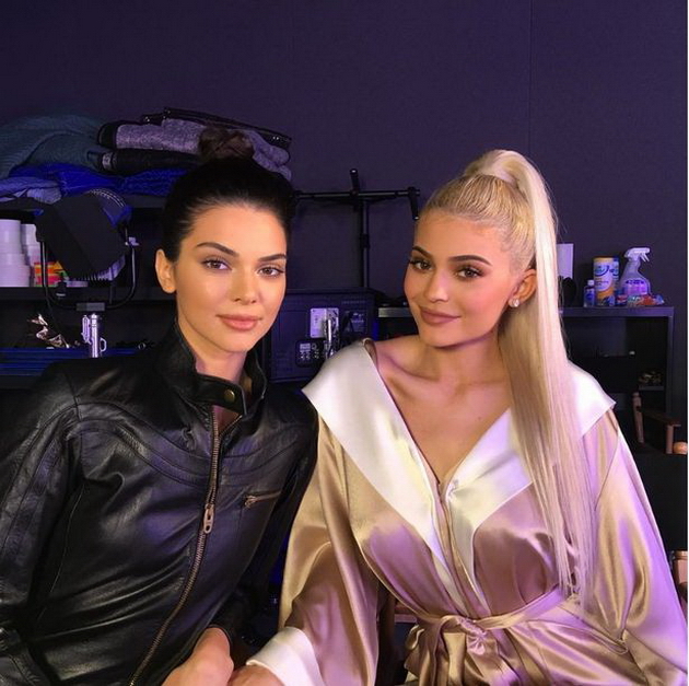i-kendal-jenner-otide-pod-noz-1.jpg
