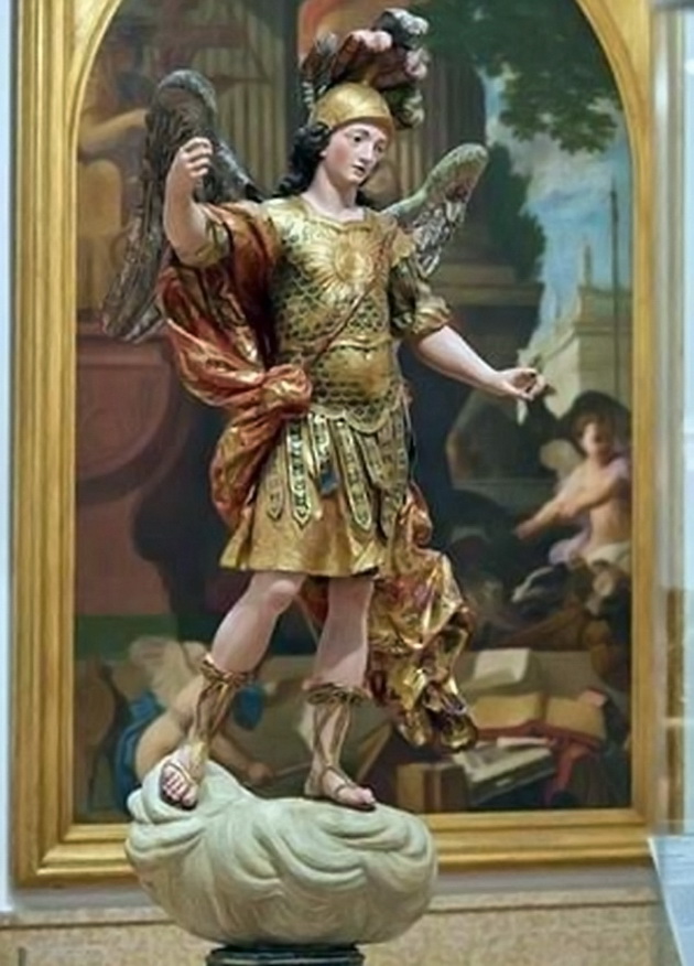 nesovesen-turist-iskrshil-statua-stara-400-godini-samo-za-da-se-fotografira-1.jpg