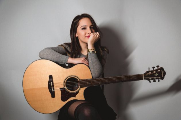 gitaristkata-martina-blazeska-proglasena-za-oficijalen-artist-na-Ibanez-01