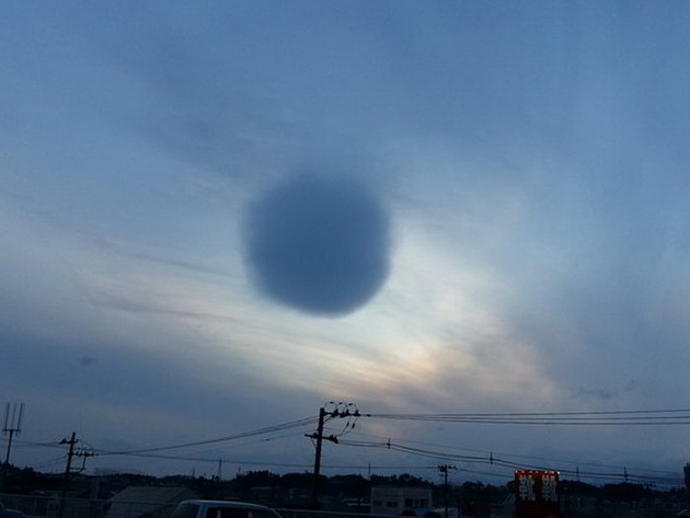 misteriozaen-oblak-kako-topka-nad-neboto-na-japonija-2.jpg