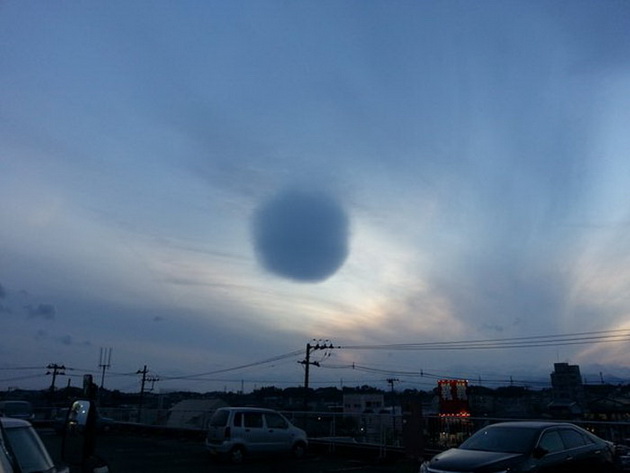 misteriozaen-oblak-kako-topka-nad-neboto-na-japonija-4.jpg