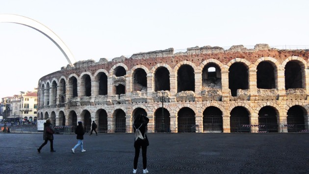 Patuvackata-avantura-na-druzinata-na-Smoki-Friendy-se-zaokruzi-vo-romanticnata-Verona-09.jpg