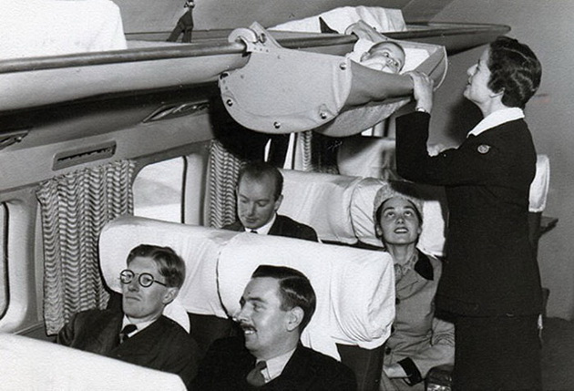 fotki-od-50tite-otkrivaat-kako-bebinjata-se-vozele-vo-avionite-1.jpg