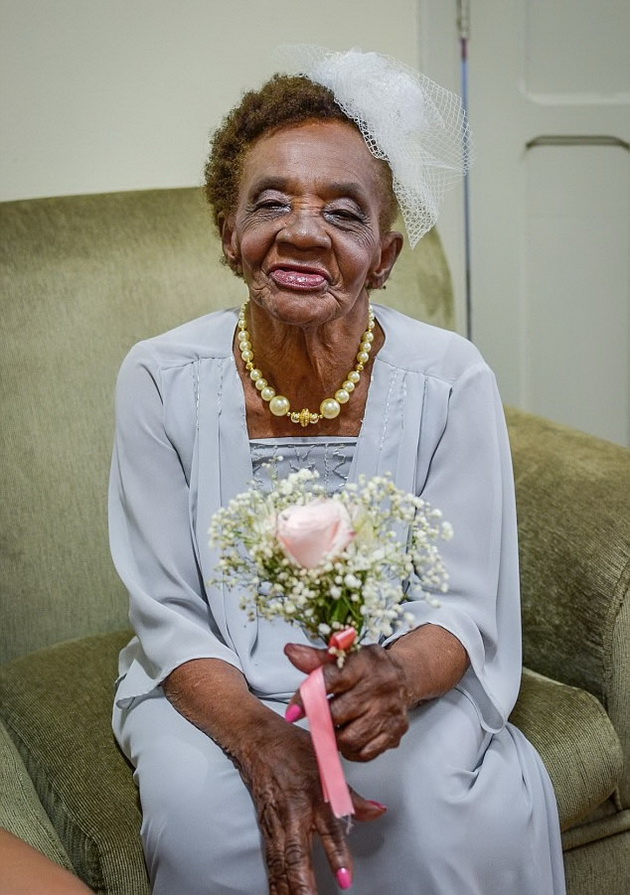 babicka-na-106-godini-stana-najstarata-nevesta-vo-svetot-4.jpg