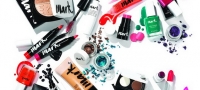 avon-ja-pretstavi-linijata-mark-koja-gi-inspirira-devojkite-da-kreiraat-01 copy-povekje