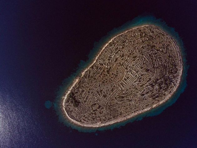 ovoj-hrvatski-ostrov-izgleda-kako-dzinovski-otpecatok-od-palec-1