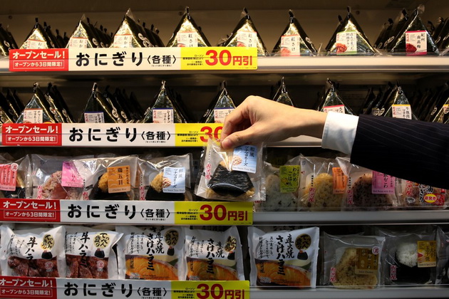 pametna-tehnologija-vo-supermarketite-na-japonija-namirnicite-vi-gi-pakuva-i-kupuva-robotski-sistem-01.jpg