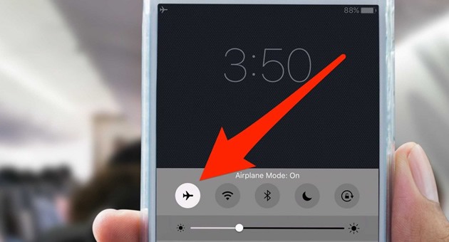 zoshto-telefonot-treba-da-vi-bide-vo-airplane-mode-vo-avion-01.jpg