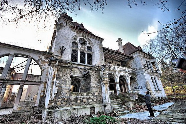 preubav-napusten-dvorec-vo-beocin-srbija-1_copy.jpg