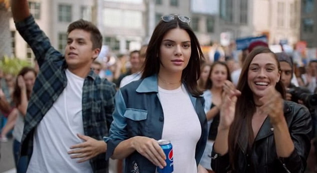 zoshto-site-ja-kritikuvaat-kendal-dzener-za-reklamata-na-pepsi-2.jpg